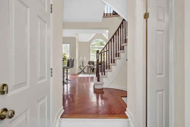 2-Bedroom Kanata Lakes Townhouse - Updated Kitchen & Private Backyard