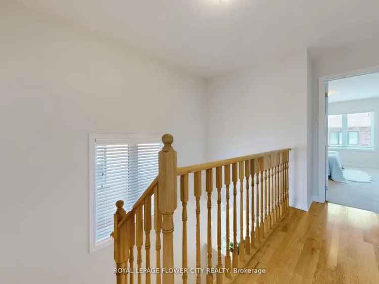 Townhouse For Sale in East Gwillimbury, Ontario