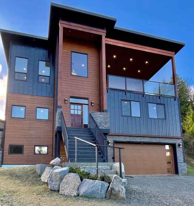 Sechelt Ocean View Home Multi Generational Living 4 Beds Legal Suite