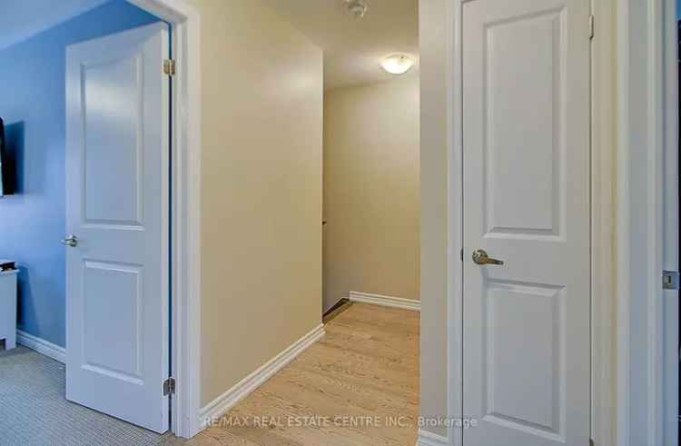 1586 Sq Ft Freehold Townhouse in Lynde Creek