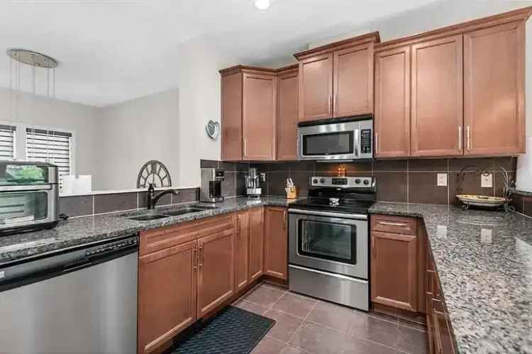 Buy Townhome in Calgary with 3 Bedrooms and Fantastic Amenities