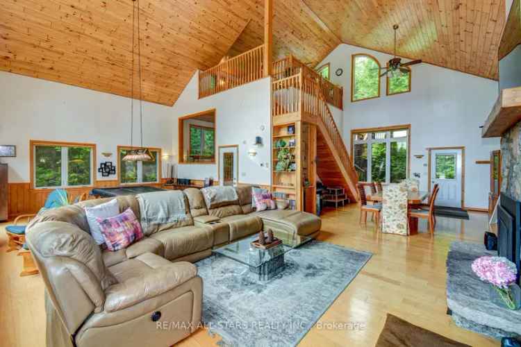 Muskoka Waterfront Oasis 4 Bedroom Home w Pool & Bunkhouse