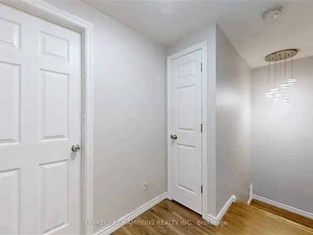 Renovated 3+2 Bedroom Townhouse Near Markham and Sheppard