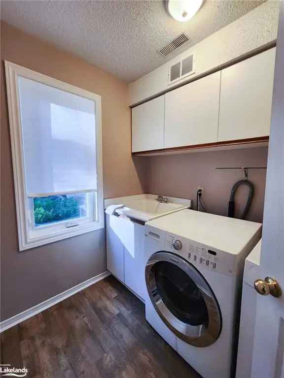 Townhouse For Sale in District Municipality of Muskoka, Ontario