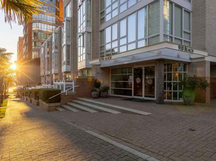 A $898,000.00 Apartment/Condo with 2 bedrooms in Yaletown, Vancouver West