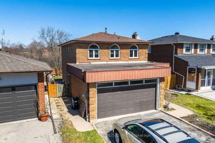 Two Storey Detached Home in Mississauga For Growing Families