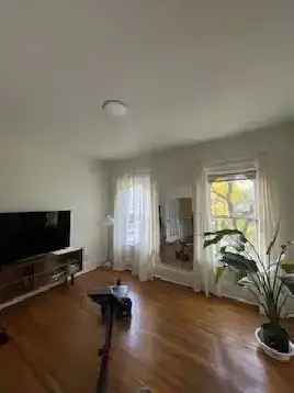 Ossington Queen w, $2999 JAN 1, 2br,den,deck,AC,over shop,quiet