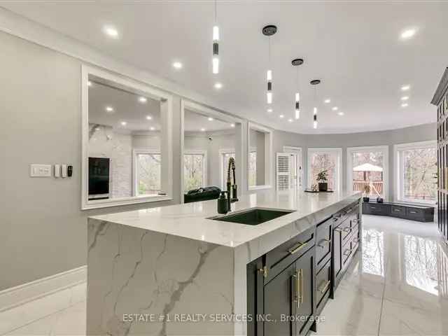 Luxury Detached House Triple Car Garage Ravine View