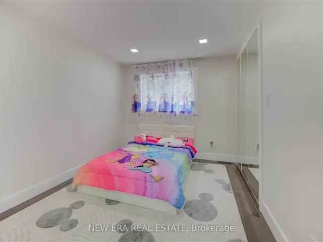 House For Sale in Mississauga, Ontario