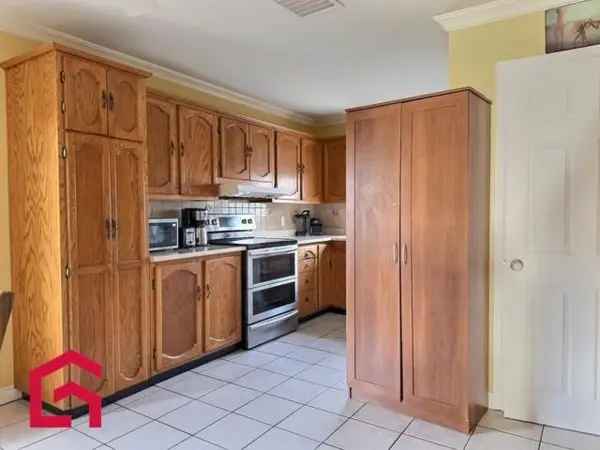 Multi Storey Commercial Building For Sale Montérégie RG992