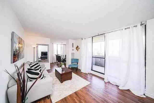 Updated 2-Bedroom Corner Unit Near Fairview Mall Don Mills Subway