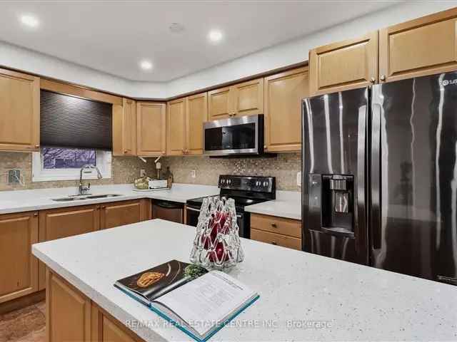 3 1 Bedroom Freehold Townhome Updated Kitchen Finished Basement