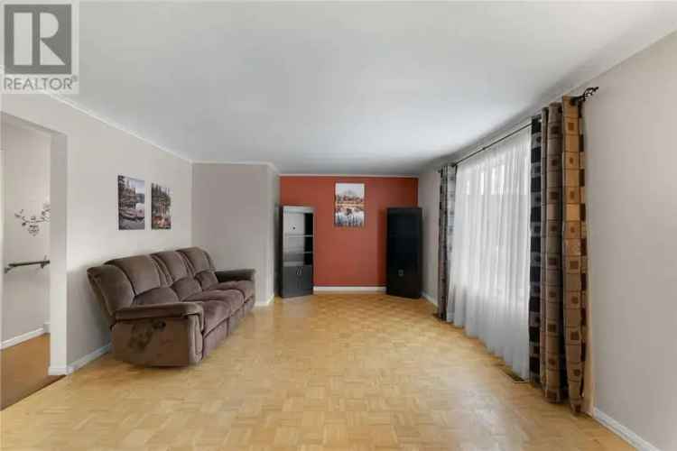 Adorable Bungalow Near Downtown 2+1 Bedrooms Open Concept