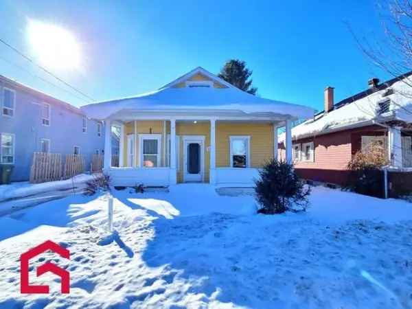 Spacious 3-Bedroom House near Golf Course in Drummondville
