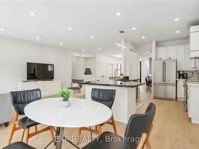 House For Sale in Newmarket, Ontario