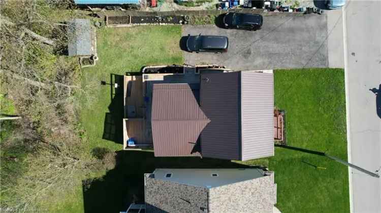 4-Bedroom Home in Port Rowan with Ravine Views