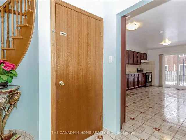 House For Sale in 104, Burnt Bark Drive, Toronto, Ontario