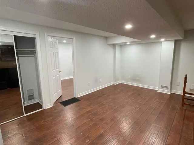 Cozy 1 Bedroom Basement Apartment Near Amenities