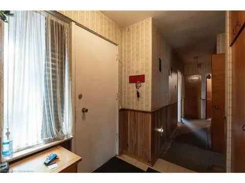 House For Sale In Lakeview Mississauga