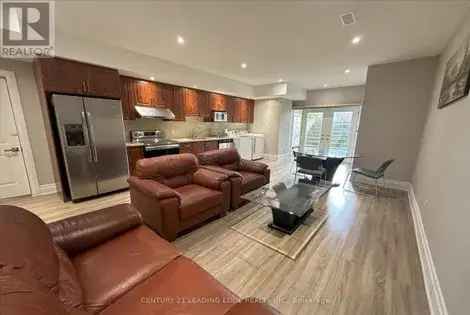 2 rooms house of 332 m² in Toronto