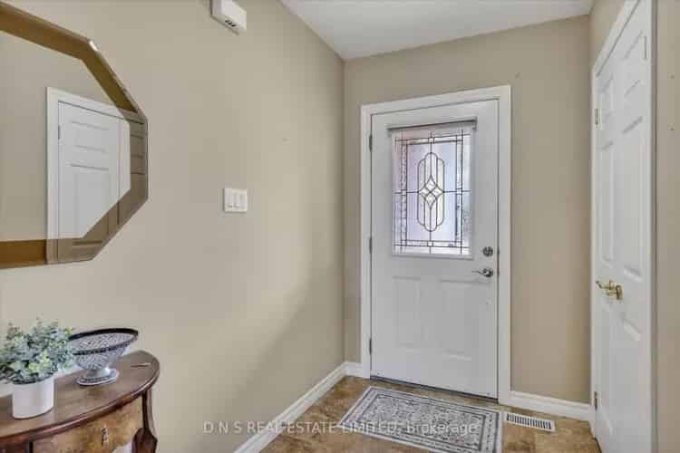 Peterborough Bungalow Condo 1200 sq ft 1 2 bedrooms 25 baths