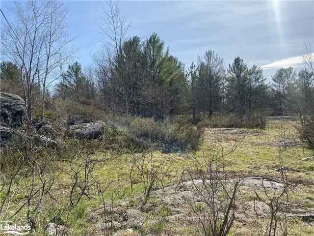 Gorgeous Spacious Lot In Port Severn Near Highway 400