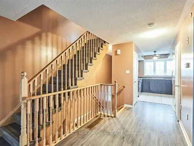 4 Bedroom Townhouse in Oshawa Near Durham College and UOIT