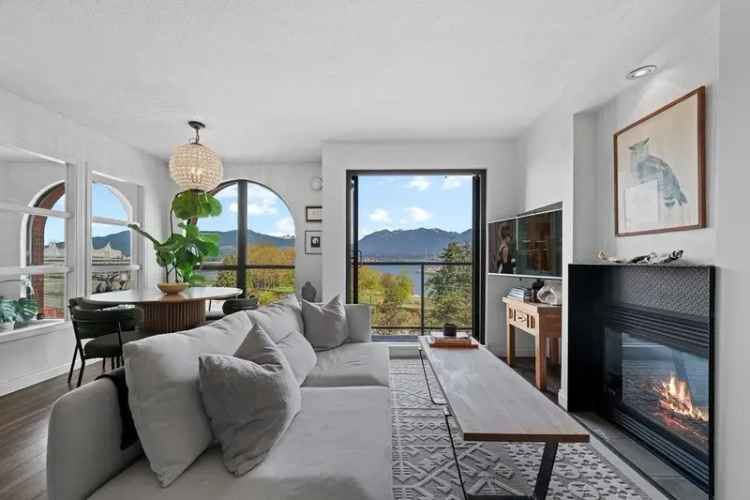 55 ALEXANDER Gastown 2 Beds 2 Baths Den Stunning Views