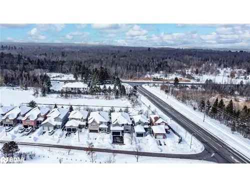 For Sale Stunning House in Barrie with Luxury Finishes and Chef's Kitchen