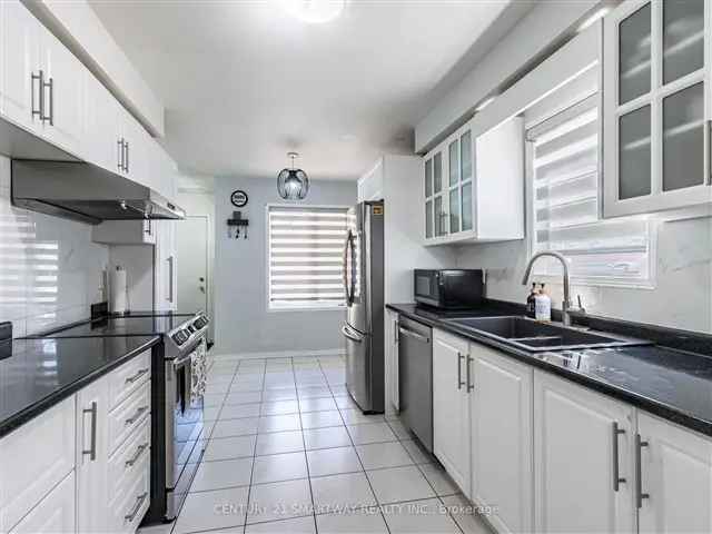 Beautiful Detached Home in Snelgrove with Double Garage and Renovated Kitchen