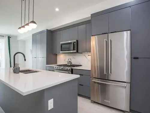 Luxury Townhouse 3 Bed 3.5 Bath 1626 sq ft Langley