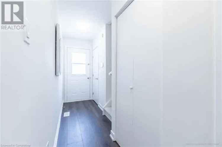 Newly Renovated Townhome Hamilton East Mountain 3 Large Bedrooms