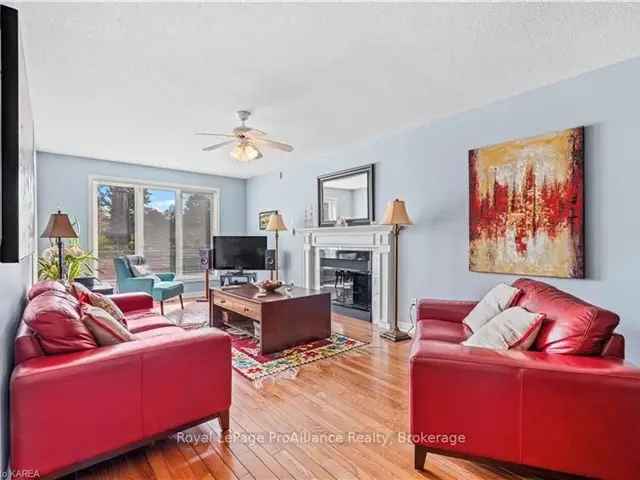 4 1 BR Home on Large Private Lot in Desirable Family Neighbourhood