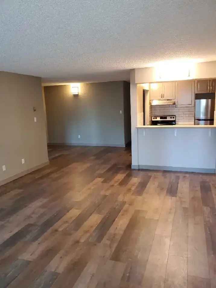 Newly Renovated DOWNTOWN – (1) Bdr. Apt. at 221-6 Ave SE