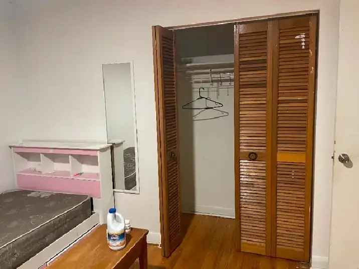 Rent Room Shared Parking Available