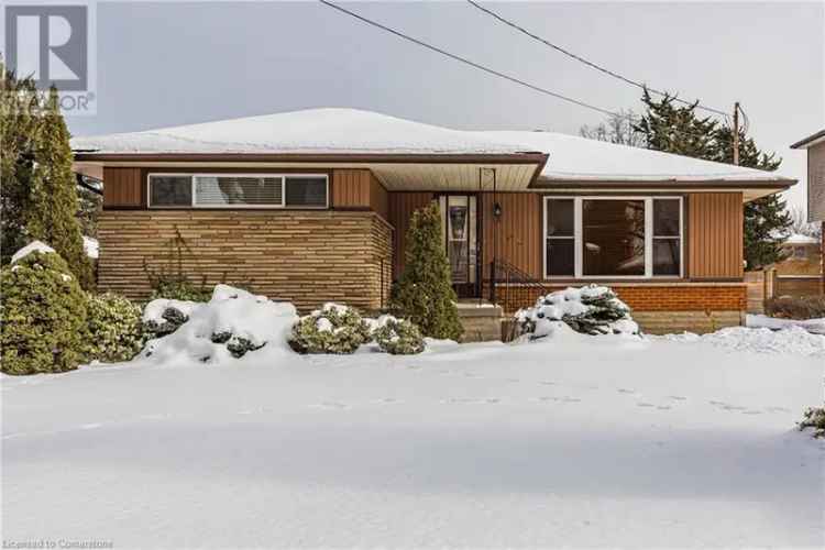 House For Sale in 13, Skyland Drive, Hamilton, Ontario