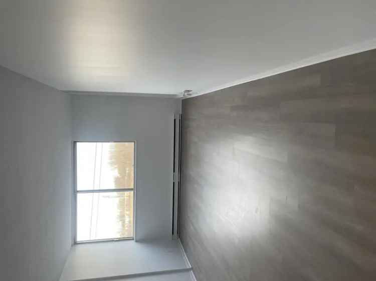 Renovated One Bedroom Apartment in Cote St Luc