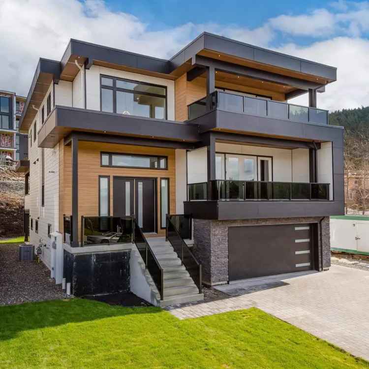 Luxury Residence for Sale in University Highlands with Spectacular Views