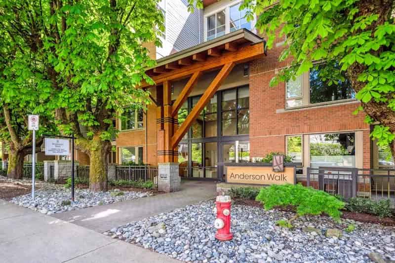3 Bed 2 Bath Corner Condo in Central Lonsdale
