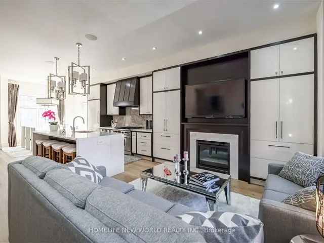 Luxury Freehold Townhouse in Old Forest Hill 2140 Sqft