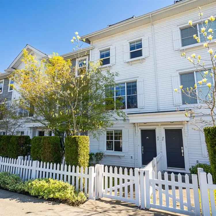 Updated 4 Bed Townhouse in Pier 16 Near Beaches and Schools