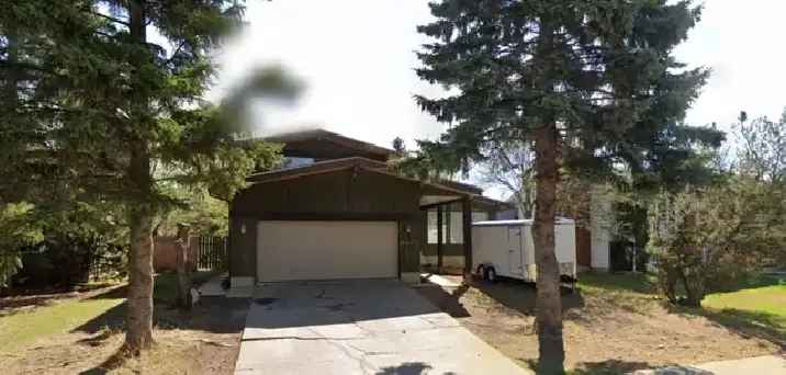 Rent Spacious Family Home in West Edmonton with 3 Bedrooms and Yard