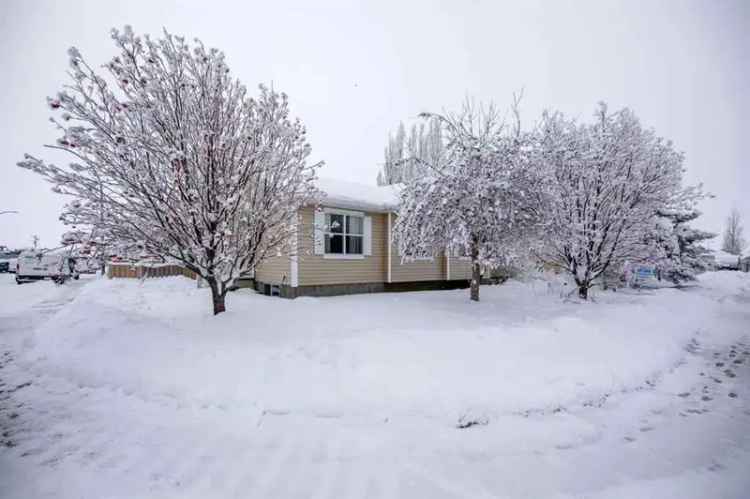 Duplex For Rent in Strathmore, Alberta