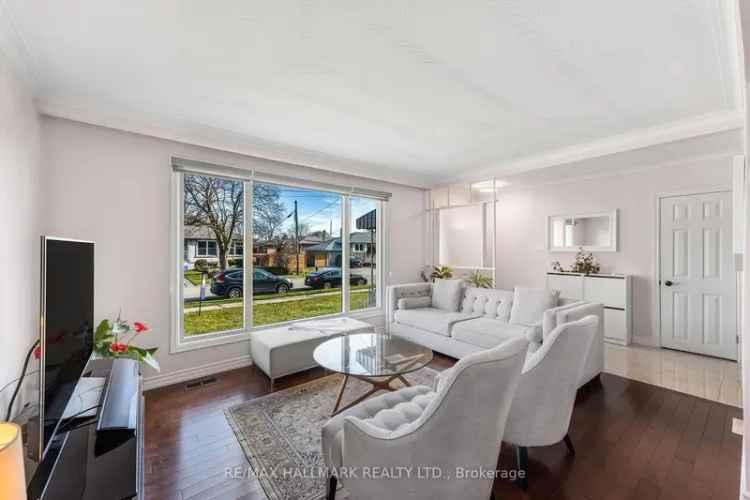 House For Sale in Richmond Hill, Ontario