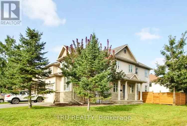 4 Bedroom Townhouse Near Highway 416