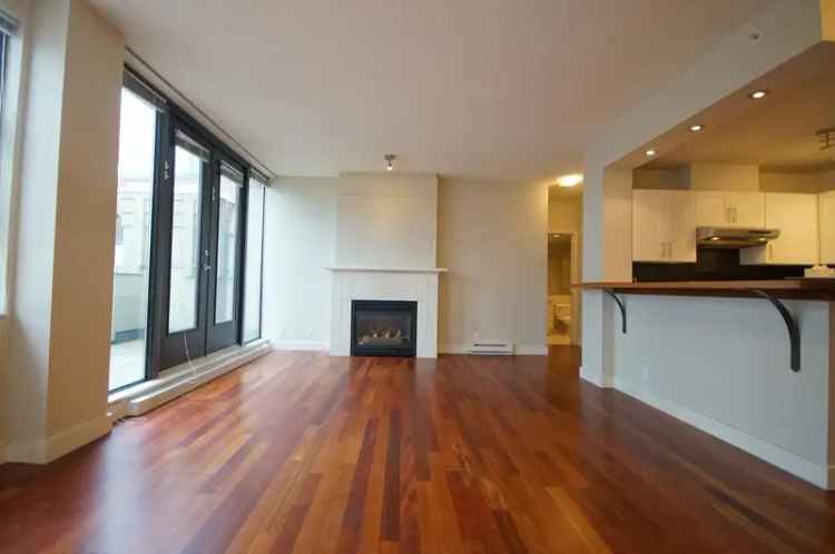 Kitsilano Condo for Sale: 1-Bedroom + Den Penthouse