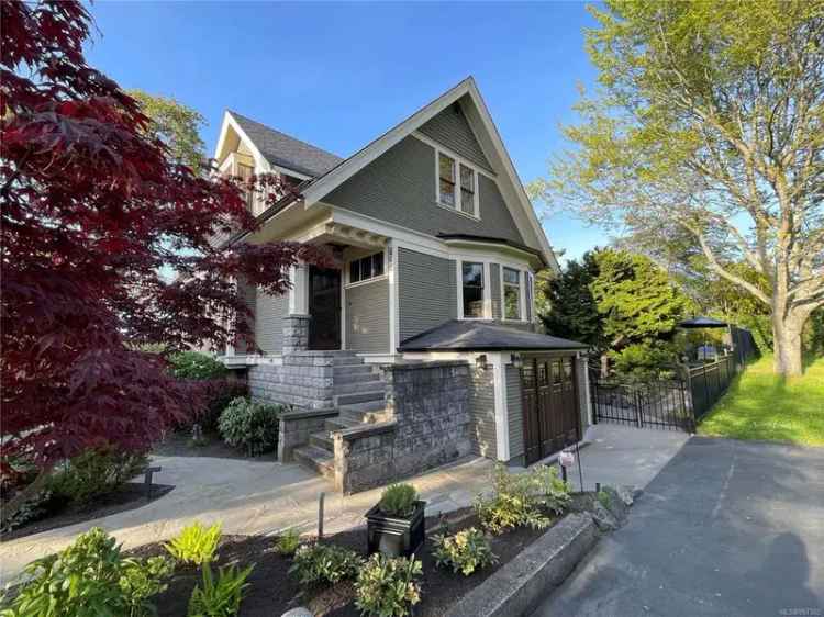 Arts & Crafts Home in South Oak Bay - Updated & Move-In Ready