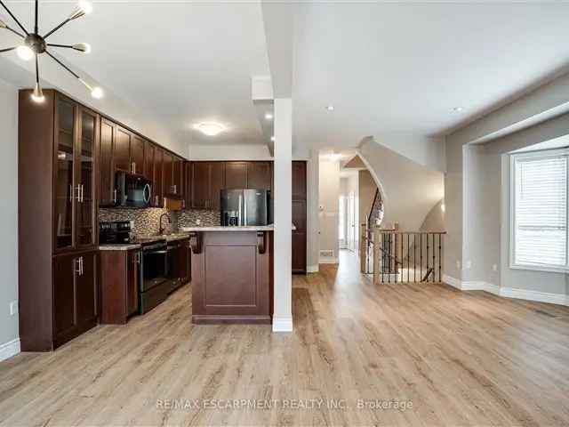 Lake Ontario 3-Bedroom Townhome Near Highway and Costco