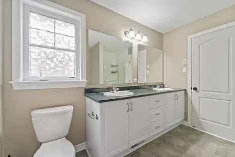 4 Bedroom Townhome in Ottawa - Spacious & Convenient