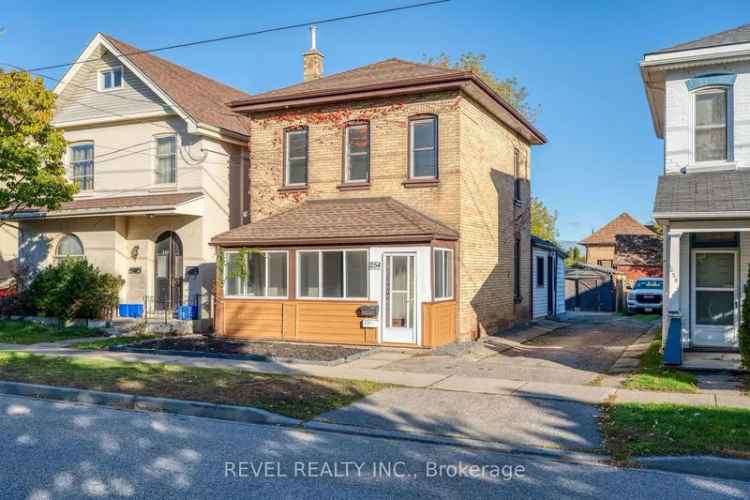 House For Sale in Brantford, Ontario